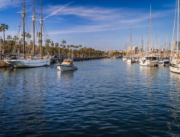 Barcelona Food Guide: Unsere Lieblingsorte in unserer Lieblingsstadt 18 Barcelona foodguide 229 | Barcelona ist unsere absolute Lieblingsstadt. Wir waren hier auf Hochzeitsreise, wir kennen gefühlt jede Gasse und trotzdem finden wir bei jedem Besuch etwas Neues. Weil sich in den letzten Jahren einiges getan hat, haben wir unseren Barcelona Food Guide einmal komplett neu geschrieben. Alle Spots sind frisch besucht oder geprüft, geschlossene Läden sind rausgeflogen und ein paar neue Lieblinge dazugekommen.