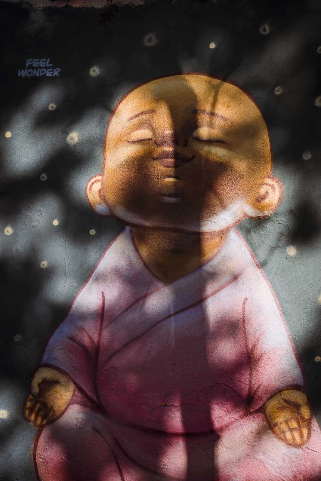 Buddha-Figur in rosa Licht, Barcelona
