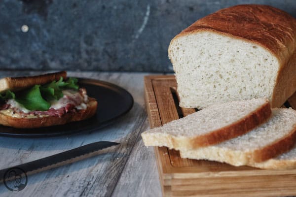 image 5 6 9 0 | Schon seit Längerem hatten wir vor, einmal ein so richtig leckeres Toastbrot zu backen. Ist ja auch kein Hexenwerk ... Aber wir essen halt nur sehr selten Weißbrot. Klar, als Beilage zum Grillen oder zum Fondue oder Raclette. Aber das machen wir ja auch nicht jede Woche ;-).