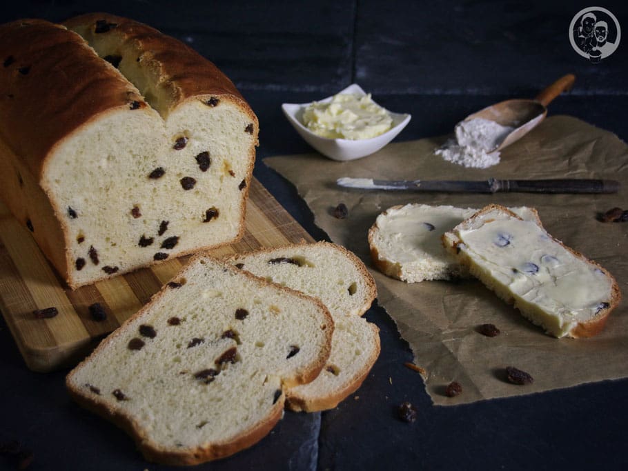 oberbergischer rosinenstuten rezept backen kaffeetafel | Für den tollen Blog von Tobias, Der Kuchenbäcker, durften wir  einen Gastbeitrag schreiben. Natürlich haben wir uns Gedanken gemacht, was wir mit bringen werden, aber um ehrlich zu sein, ging das ganz schnell, bis wir uns entschieden haben. Klar, etwas Gebackenes schwebte uns schon vor, denn kochen können wir ja hier bei uns noch genug ;-)