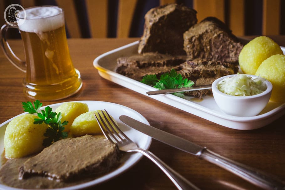 Rezept für Oma Lores Sauerbraten. Ein Rezept mit langer Tradition, das wir heute an Omas Stelle zubereiten.