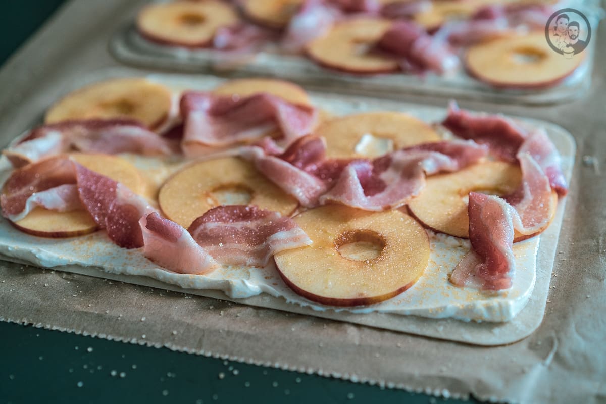 Apfel-Speck Flammkuchen