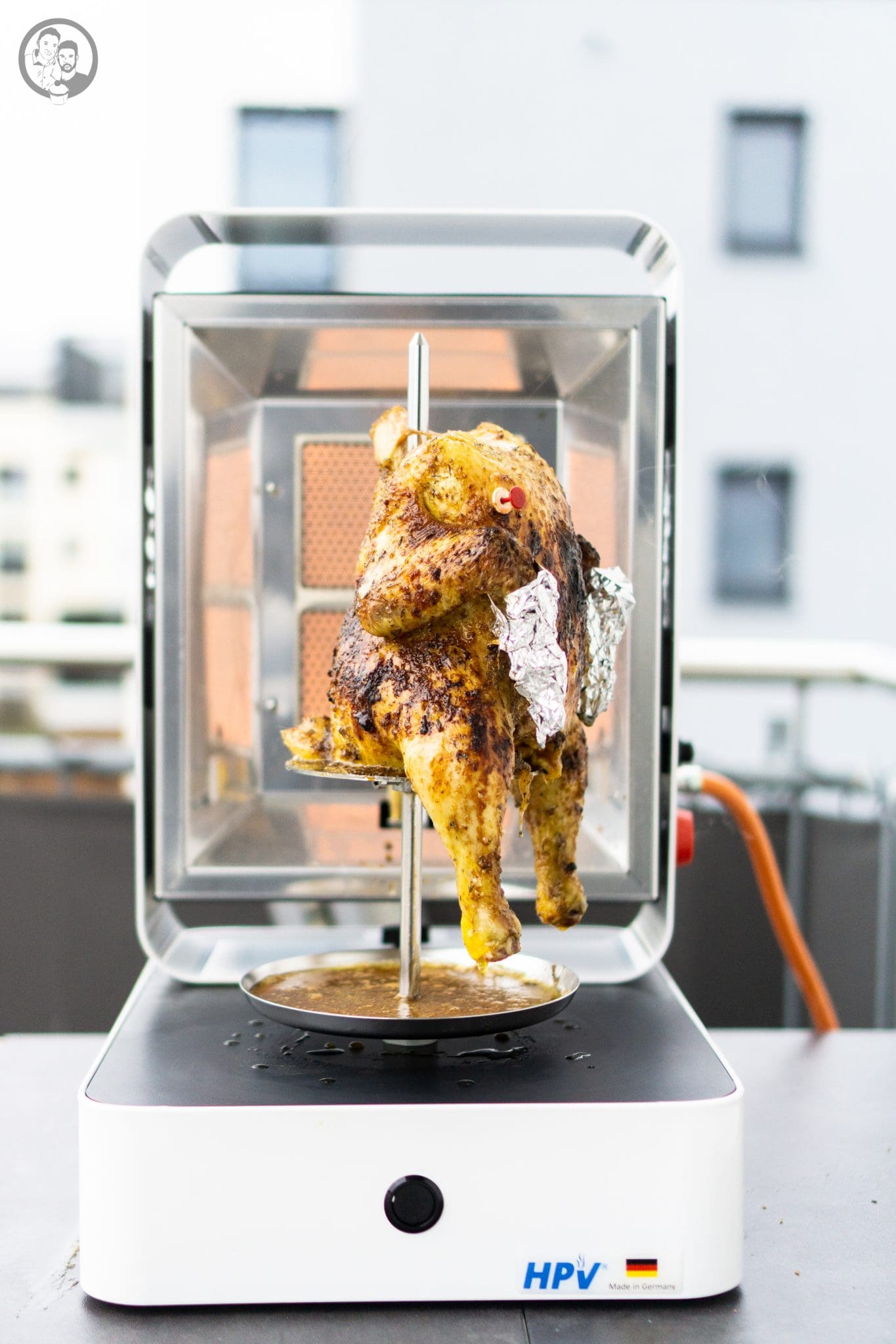 Grillh%C3%A4hnchen Spiker Hpv 4 | Unseren heutigen Post verdanken wir wieder einmal der lieben Oma Lore. Naja ... ehrlich gesagt, geht es dabei gar nicht um das Rezept an sich, denn wir haben da unsere ganz eigene Version entwickelt. Aber wir haben gehofft, dass wir mit der Zubereitungsart vom Grillhähnchen, so einigermaßen an das heran kommen, wie sie es immer gemacht hat.