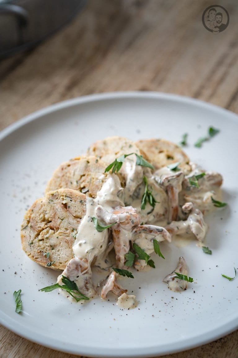 Serviettenknödel 9 | Saftiger Krustenbraten aus gepökelter Schweineschulter mit Orangen-Whisky-Glasur. Im Ofen langsam gegart, außen extra knusprig, innen zart. Perfekt für Weihnachten und den Sonntag.