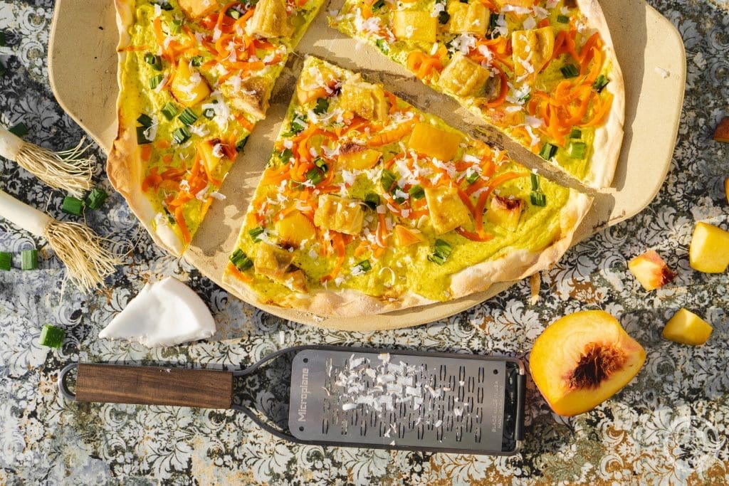 Flammkuchen auf Pizzastein