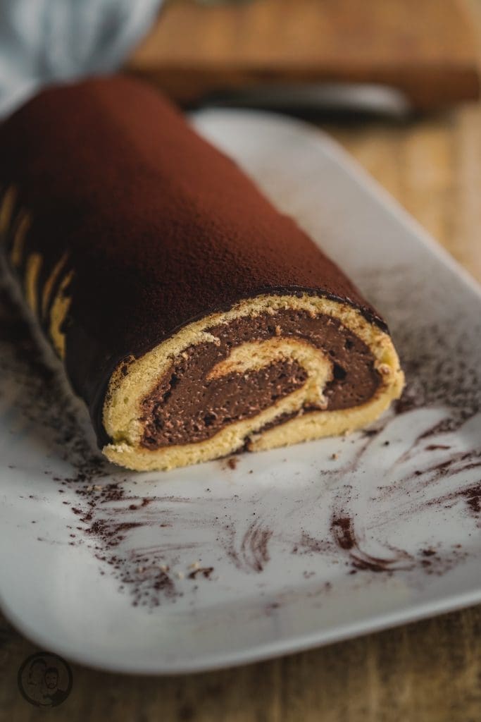 Biskuitrolle mit Schoko-Nougat-Creme 3 Nougatrolle 4 | Heute haben wir nochmal unser Rezeptebuch durch geschaut. Das machen wir immer mal wieder. Denn manchmal überlegen wir uns so viele Rezepte gleichzeitig und kochen oder backen sie auch und vergessen dann, sie auf den Blog zu setzen. So erging es auch unserer Biskuitrolle mit Schoko-Nougat Creme.