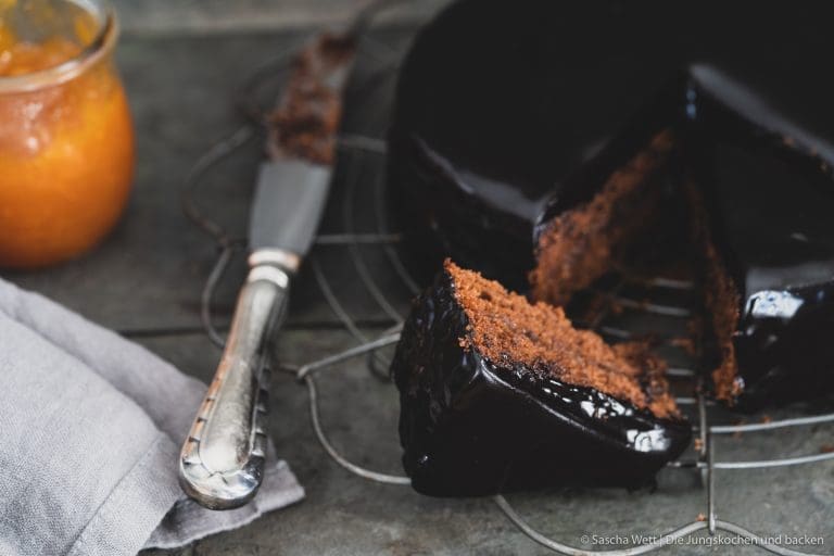 Sachertorte mit Mirror Glaze