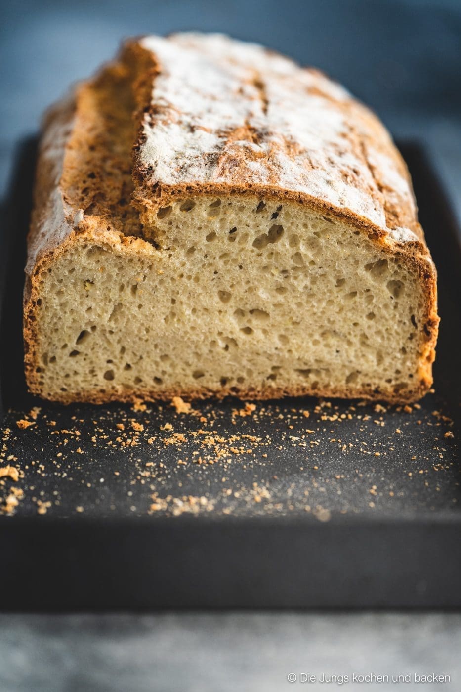 Kartoffelpuffert Kartoffelbrot 3 | Aber sei es drum Kartoffelpuffert ist ein Kartoffelbrot. Es wird aus Weizenmehl, gekochten und rohen Kartoffeln gebacken. Das Rezept stammt von der guten Tante Ida. Sie war - ich hoffe, ihre Familie ist mir da jetzt nicht böse - die so genannte Zeitung von Brüchermühle.