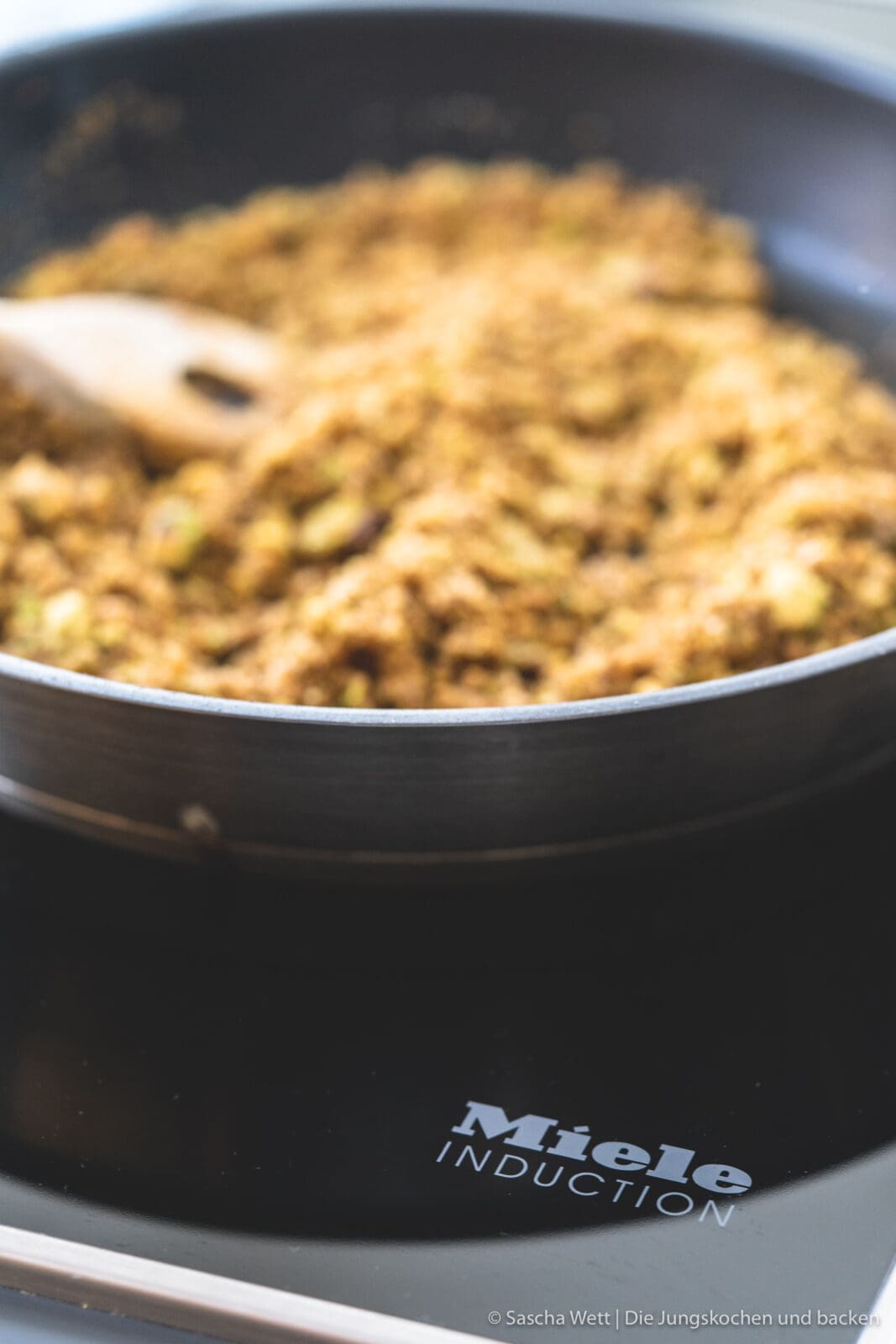 Mozartknoedel miele dampfgarer 11 | Heute haben wir für euch ein Mozartknödel Rezept aus Österreich mitgebracht, das wir unbedingt selber einmal umsetzen wollte. Wir haben es dort als Dessert gegessen. Aber wer auch bei einem süßen Hauptgang nicht nein sagen kann, der kommt bei unseren Mozartknödeln voll auf seine Kosten.