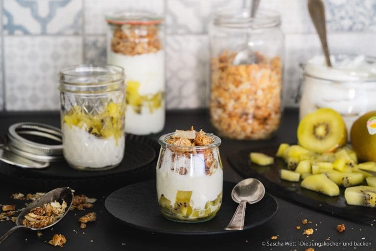 Kiwi-Granola-Snack