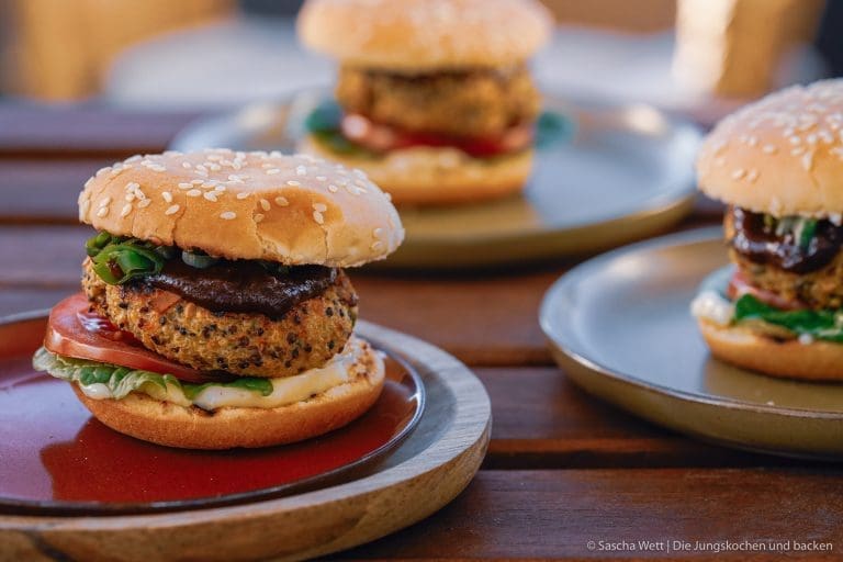 Veggie-Burger mit Erdnusspatty