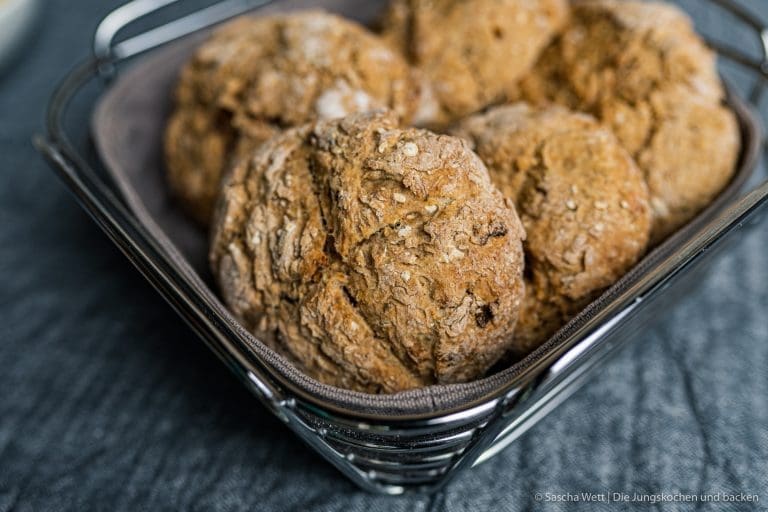 schnelle grillbrote ohne Hefe 5 | Frisch gebackenes Brot, das noch warm aus dem Ofen kommt – dagegen kommt kein Supermarktbrot an. Mit etwas Übung ist es leichter, als du denkst.
