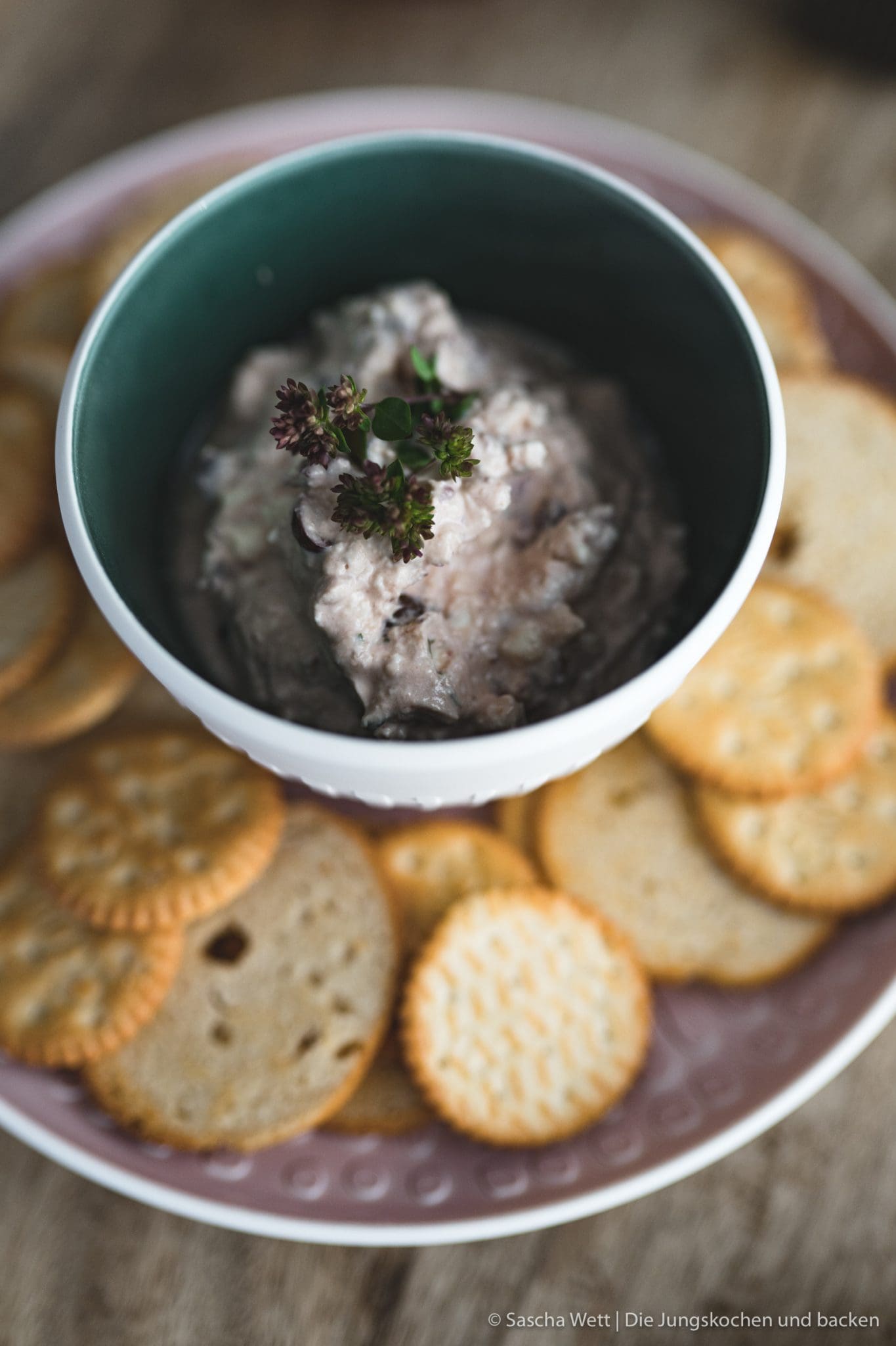 Finger Food ItsMyMatch VilleroyBoch 15 | Heute haben wir gleich drei Rezept für euch im Gepäck. Drei schnell zu bereitete Ideen, die ihr für eure nächste Geburtstags- oder auch Einweihungsparty ganz einfach zubereiten könnt. Bei so einer Party hat man eh schon immer soviel zu tun, dass man sich um das Essen nur noch nebenher Gedanken machen möchte. Daher ist es super, wenn ihr das gut vorbereiten könnt. Da ist Fingerfood einfach die beste Option!