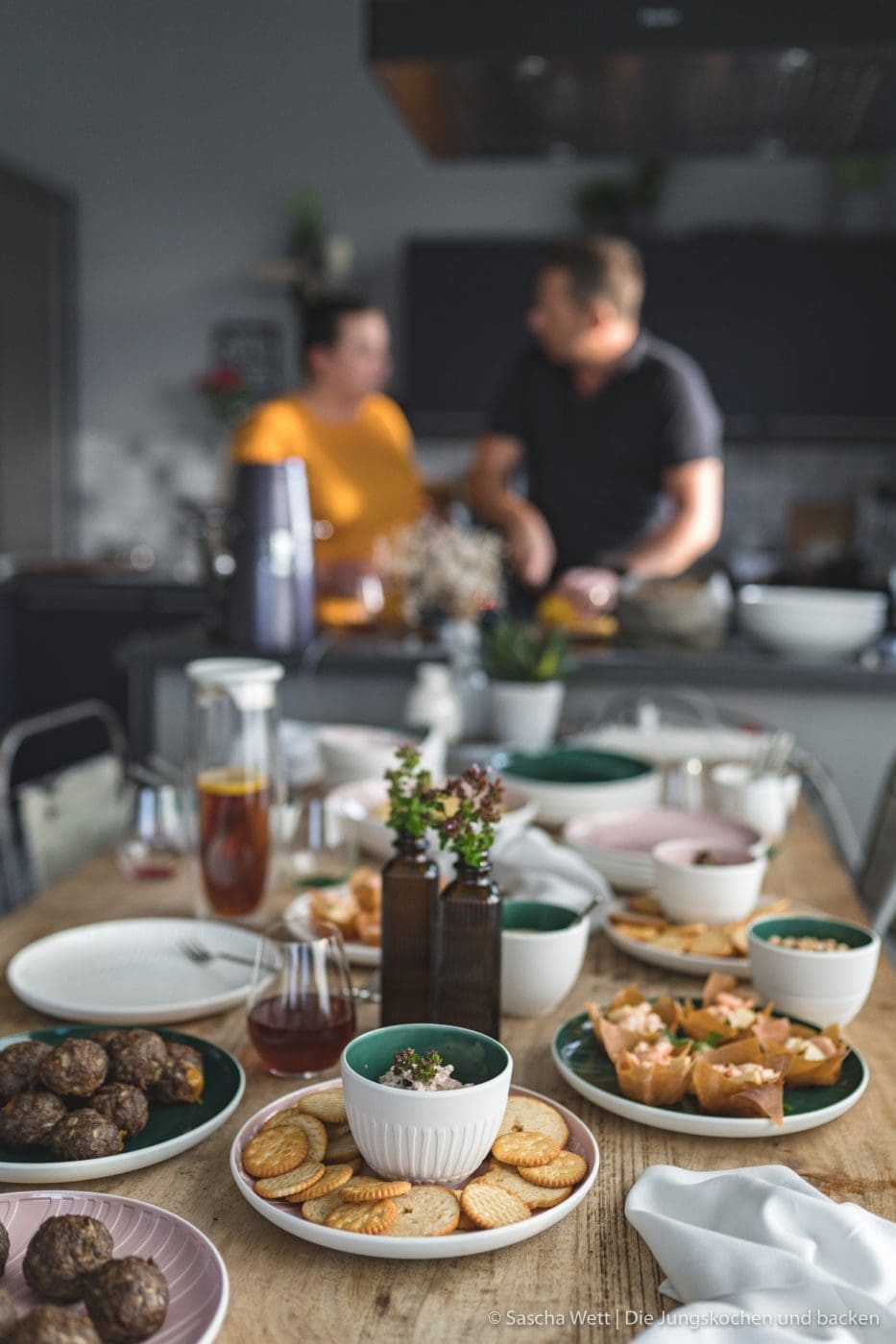 Finger Food ItsMyMatch VilleroyBoch 7 | Heute haben wir gleich drei Rezept für euch im Gepäck. Drei schnell zu bereitete Ideen, die ihr für eure nächste Geburtstags- oder auch Einweihungsparty ganz einfach zubereiten könnt. Bei so einer Party hat man eh schon immer soviel zu tun, dass man sich um das Essen nur noch nebenher Gedanken machen möchte. Daher ist es super, wenn ihr das gut vorbereiten könnt. Da ist Fingerfood einfach die beste Option!