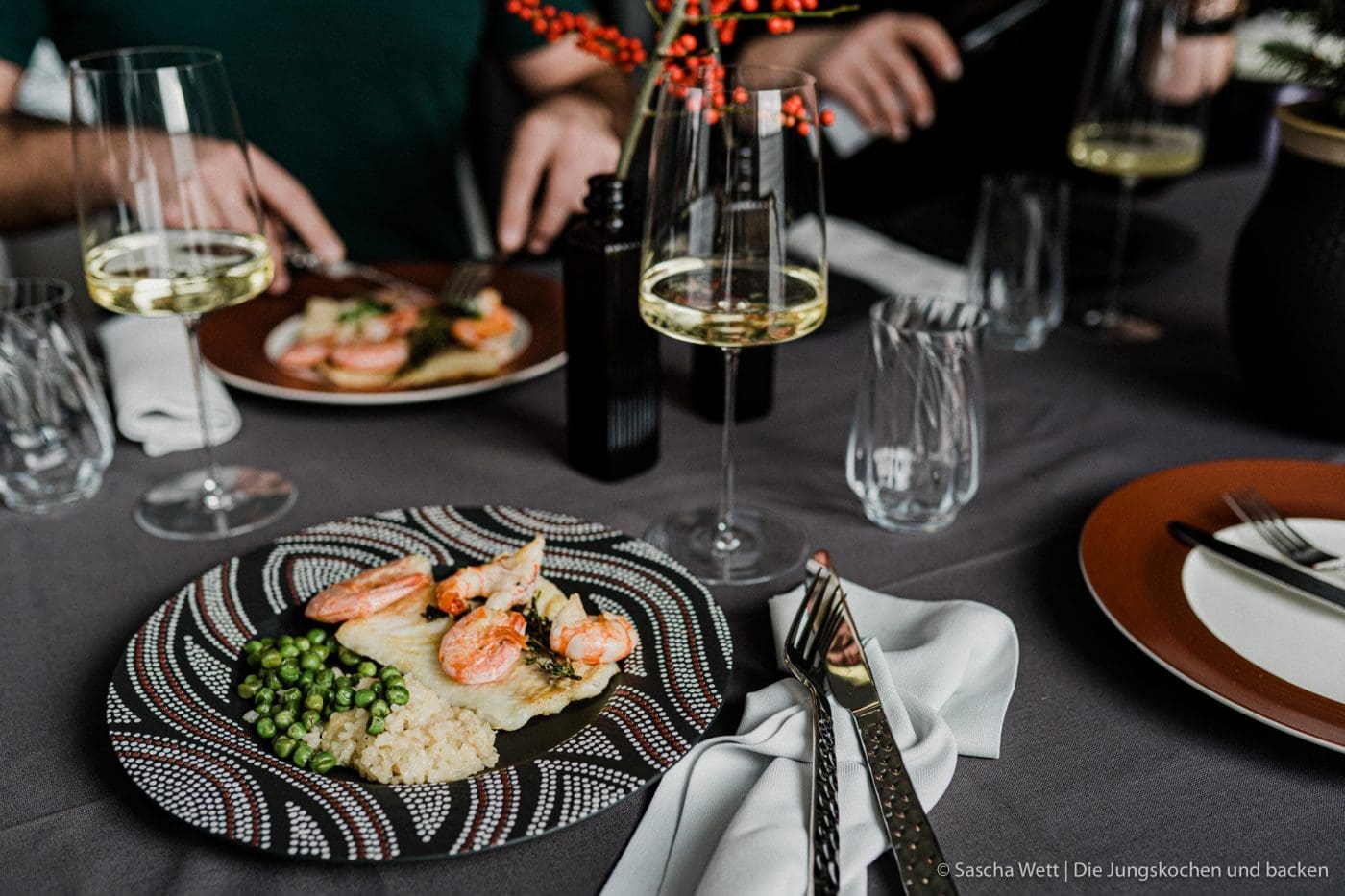 Kabeljau & Prawns 12 Rezept für Kabeljau & Prawns. Ein festliches Gericht, dass keine zu lange Vor- und Zubereitung benötigt. So bleibt mehr Zeit zum Genießen mit den Gästen. #rezepte #festtagsgericht #menü #feiertage