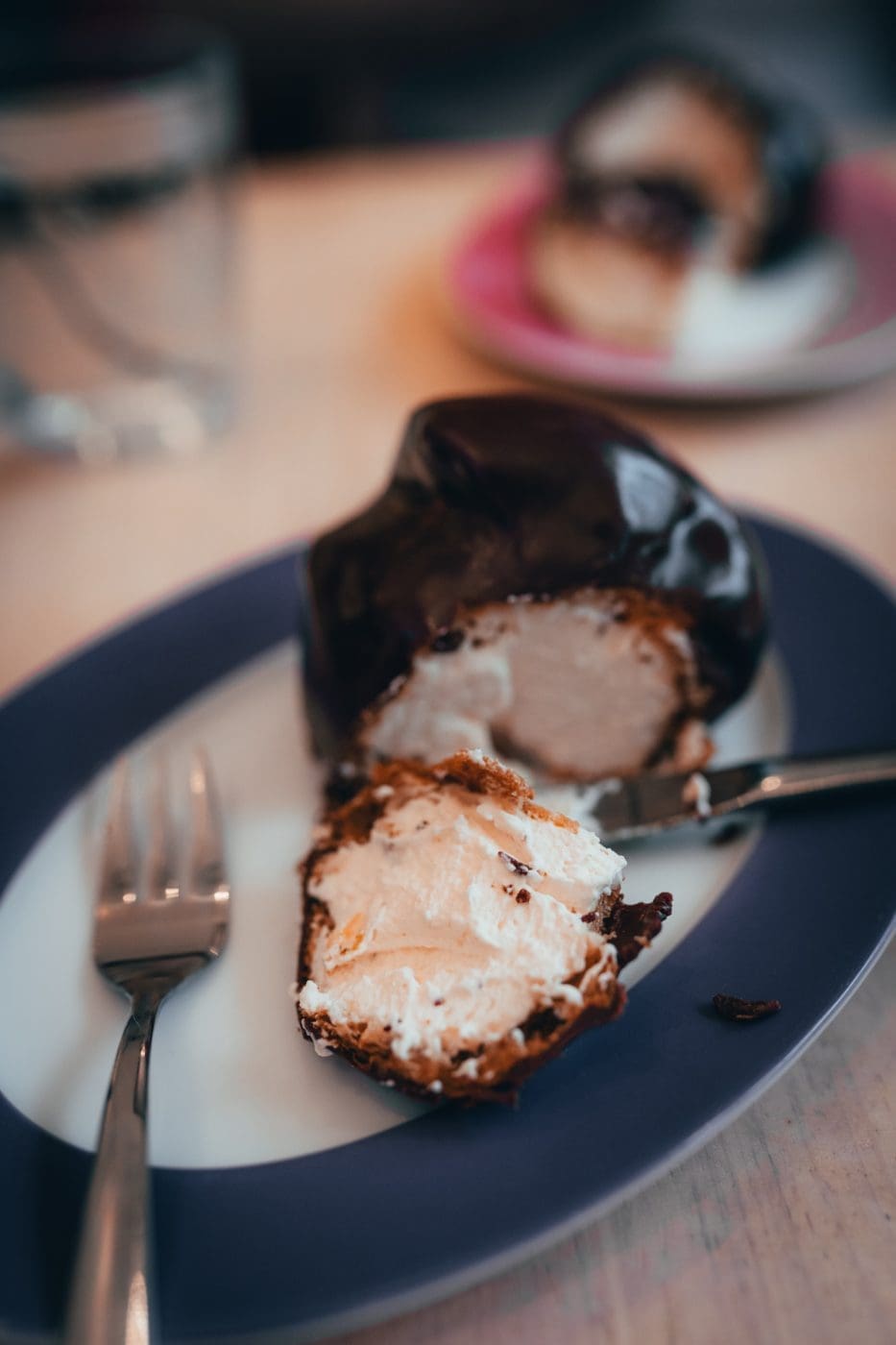 Bossche Bol mit Sahnefüllung