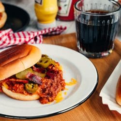 Rezept für Sloppy Joe. Ein amerikanischer Snack, den wir speziell zum Super Bowl zubereitet haben. Schnell und easy gemacht. Perfekter Snack.