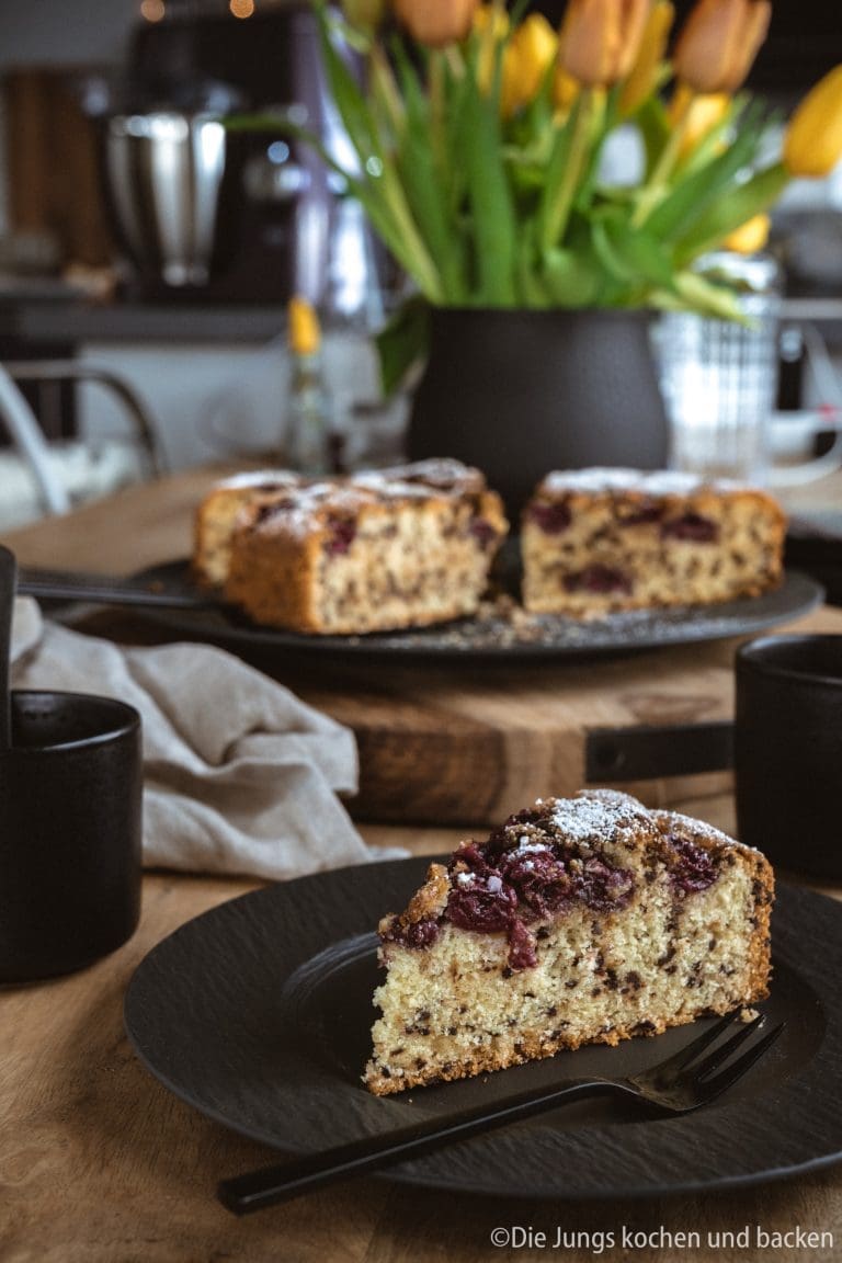 Versunkener Kirschkuchen mit Schokostreuseln