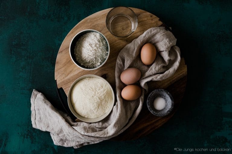 Pasta Grundrezept 1 | Manche Rezepte braucht man immer wieder: die perfekte Sauce, ein verlässlicher Teig, ein cremiger Pudding. Wer die Basics beherrscht, kommt in der Küche überall hin.