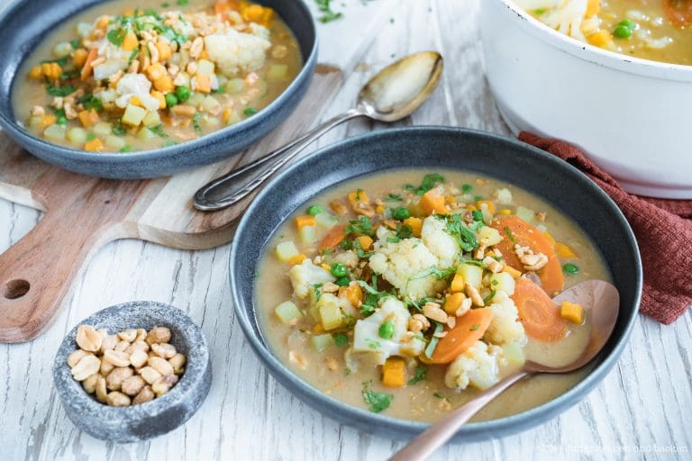 Veganer Kartoffeleintopf mit Erdnuss – Perfekt fürs Home-Office