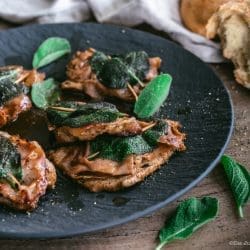 Saltimbocca alla Romana. Der römische Klassiker in 25 Minuten 9 Saltimbocca alla Romana angerichtet zum Servieren