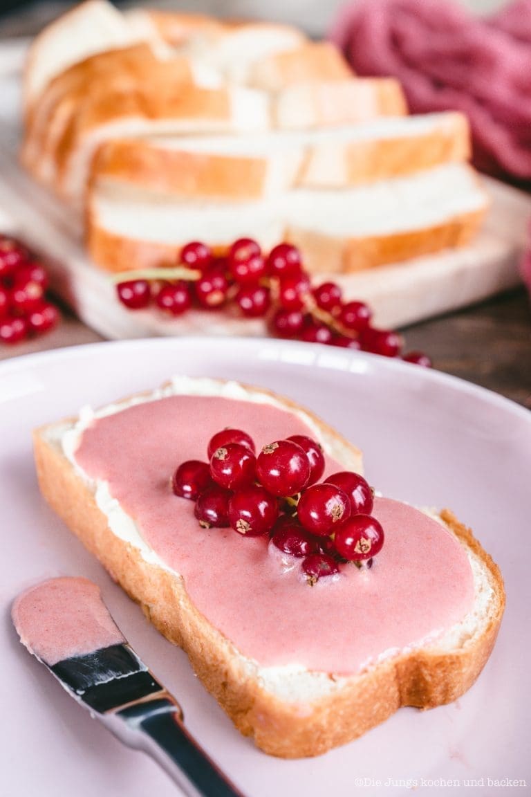 Johannisbeer Curd. Der fruchtige Brotaufstrich