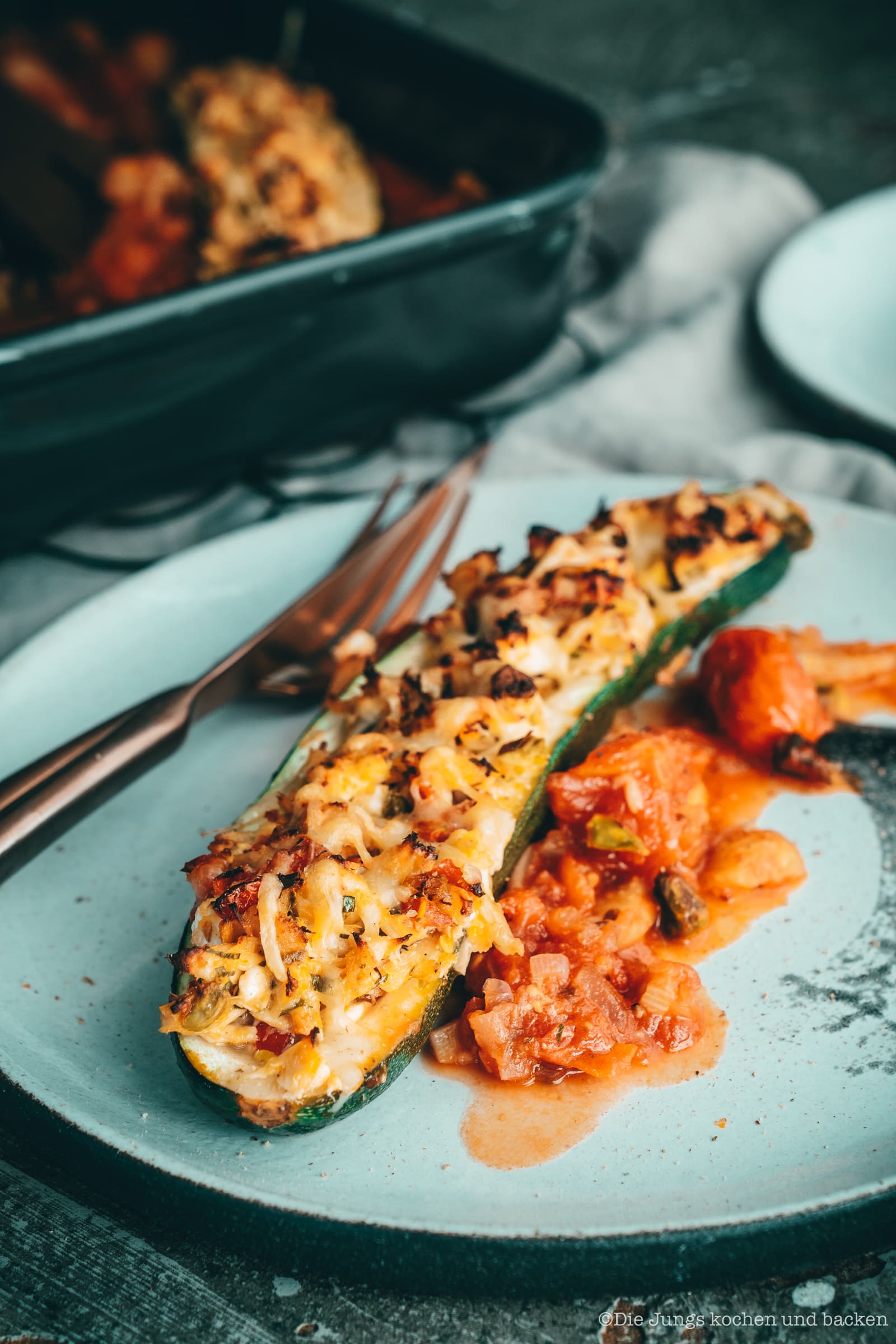Gefüllte Zucchini mit Thunfisch und Feta aus dem Ofen 6 Gefüllte Zucchini mit Thunfisch und Feta aus dem Ofen