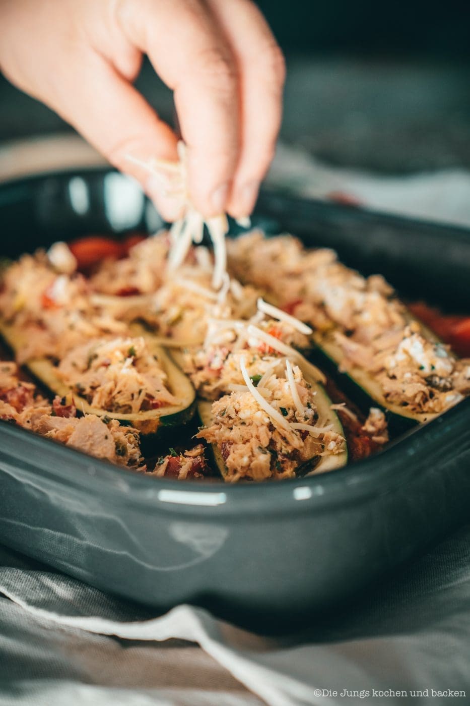 Rezept für gefüllte Zucchini mit Thunfisch. Ein wunderbares Gericht für die schnelle Feierabendküche | inklusive dem Thunfisch-Bericht 20190 des MSC!