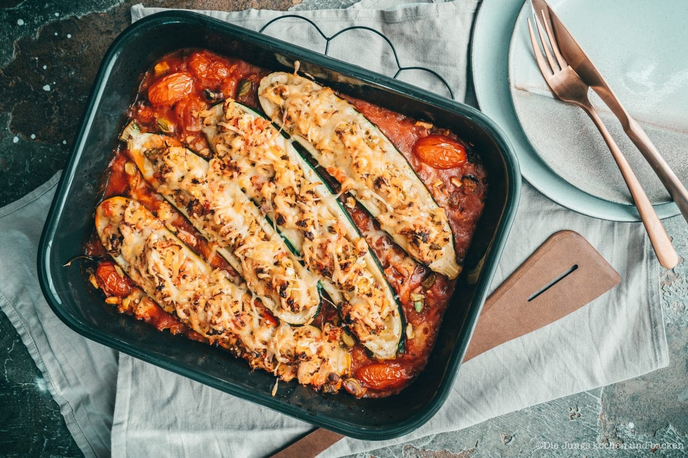 Rezept für gefüllte Zucchini mit Thunfisch. Ein wunderbares Gericht für die schnelle Feierabendküche | inklusive dem Thunfisch-Bericht 20190 des MSC!