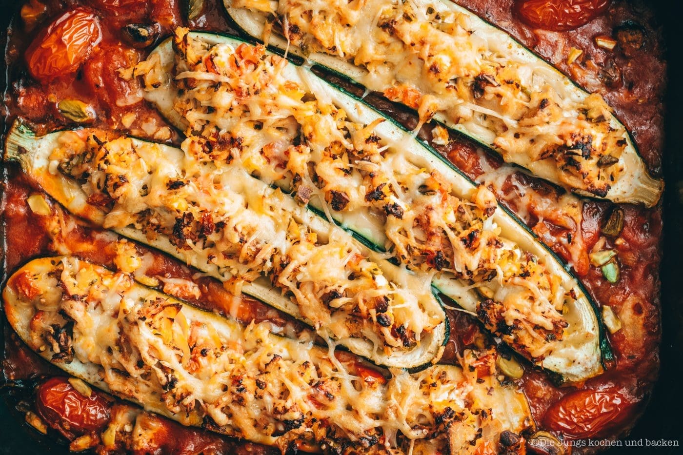 Rezept für gefüllte Zucchini mit Thunfisch. Ein wunderbares Gericht für die schnelle Feierabendküche | inklusive dem Thunfisch-Bericht 20190 des MSC!