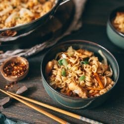 Chow mein Inder Schüssel und Pfanne