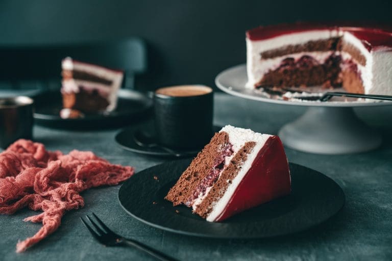Schwarzwälder Schneewittchenkuchen – Aus zwei mach eins!