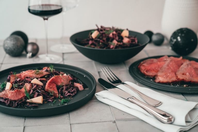 Schnelle Küche – einfache Rezepte für jeden Tag 10 Rotkohlsalat mit Roastbeef La Boule Villeroy 19 | Nach Feierabend soll es vor allem eins: schnell gehen. Diese Rezepte brauchen wenig Zeit und wenige Zutaten – und schmecken trotzdem nach mehr.