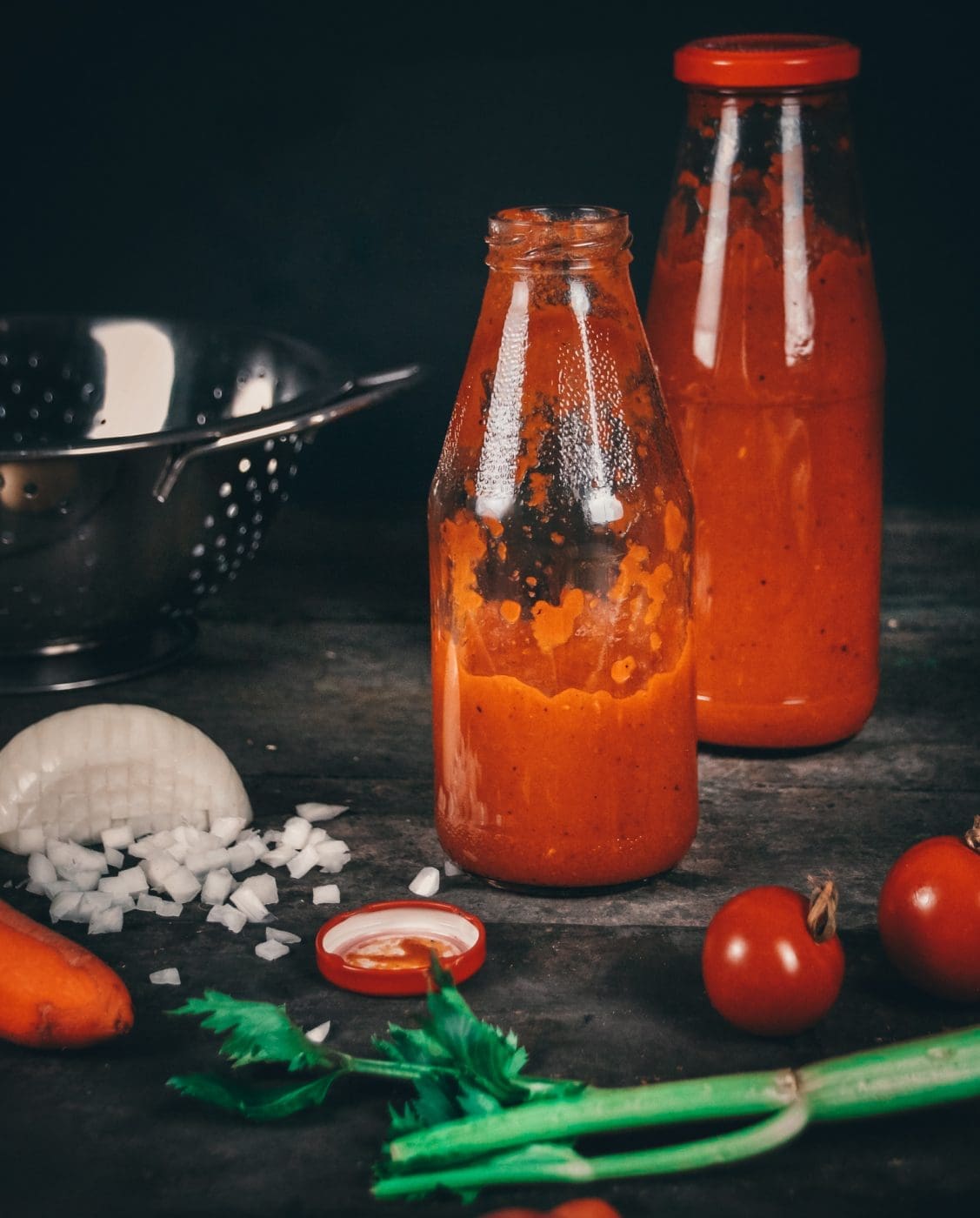 Passata auf Vorrat, dieser Tomatensauce ist der perfekte Alleskönner. Pizza, Pasta & Co. sind so flott gemacht.