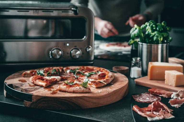 Sauerteig-Pizza – In 2 Minuten aus dem Pizzaofen