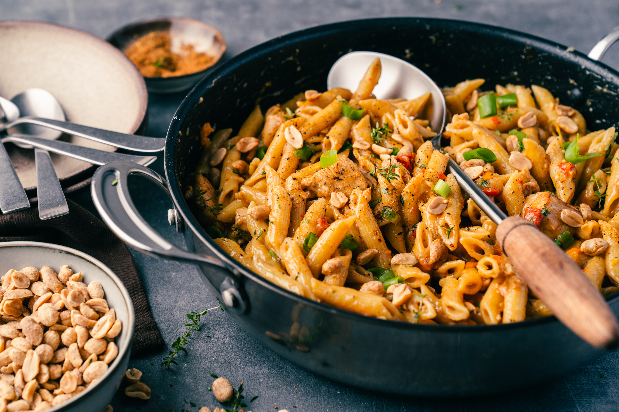 Erdnuss One-Pot-Pasta – Im Cajun-Style ganz schnell auf dem Tisch