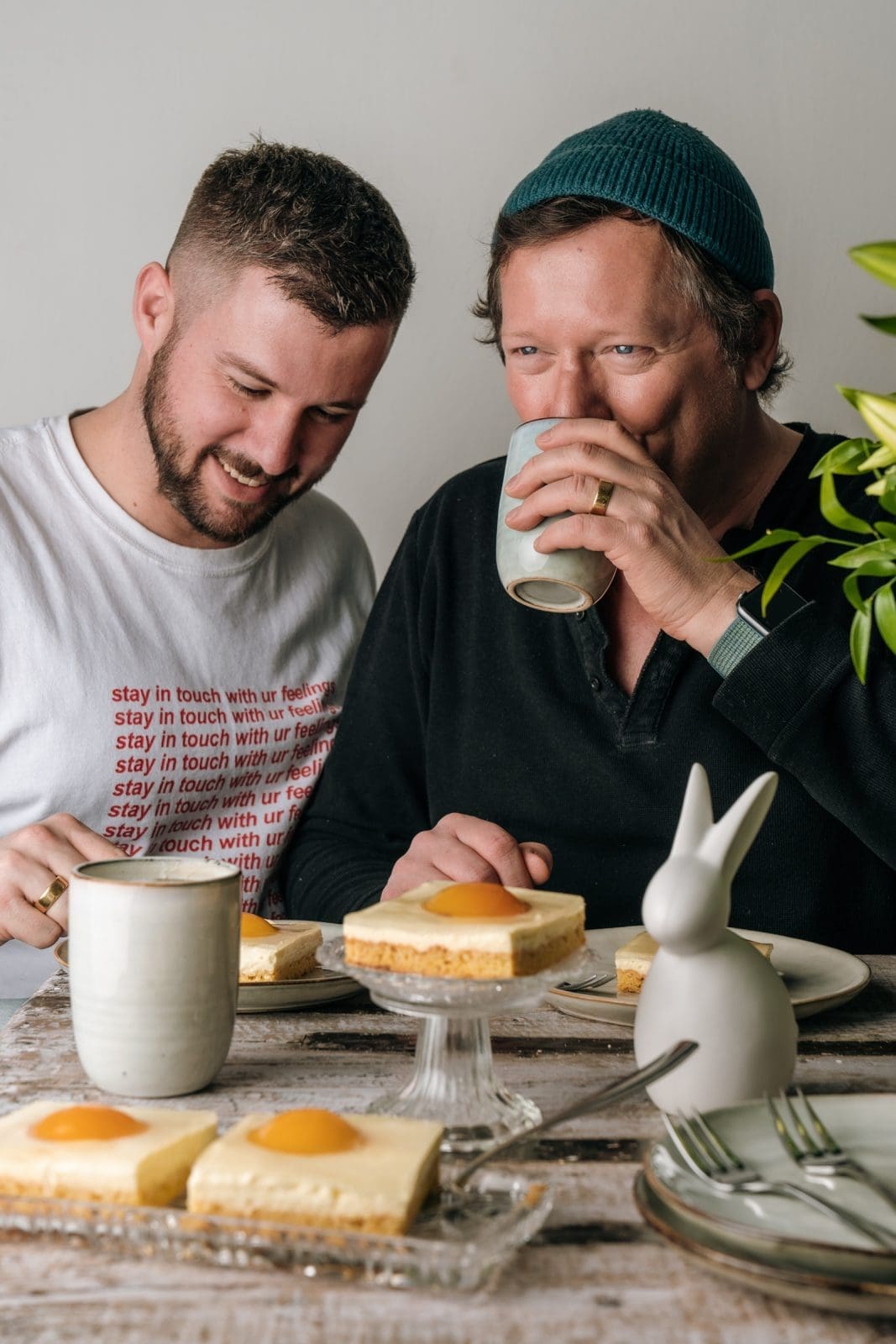 Rezept für den Osterklassiker vom Blech - Spiegeikuchen ist super einfach und schnell gebacken. Der Hingucker auf der Kuchentafel, garantiert!