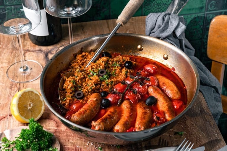 Würzige Chorizo-Pfanne mit Tomatenreis. Wie ein Urlaub in Spanien