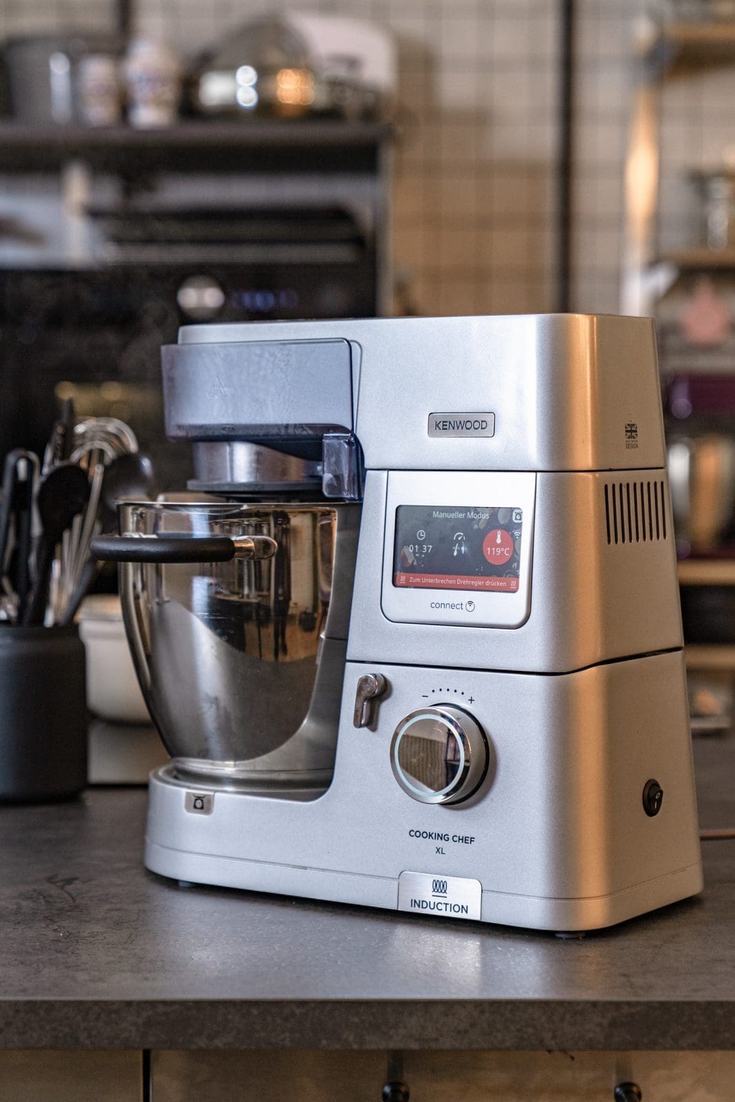 Lernt drei Arten von Buttercremes kennen und erfahrt, wie Ihr sie alle einfach selbst zubereiten könnt! Französische, Swiss Meringue und Deutsche Buttercreme!