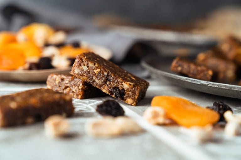 Fruchtriegel mit Nüssen: 100% ohne Zuckerzusatz und verdammt lecker!