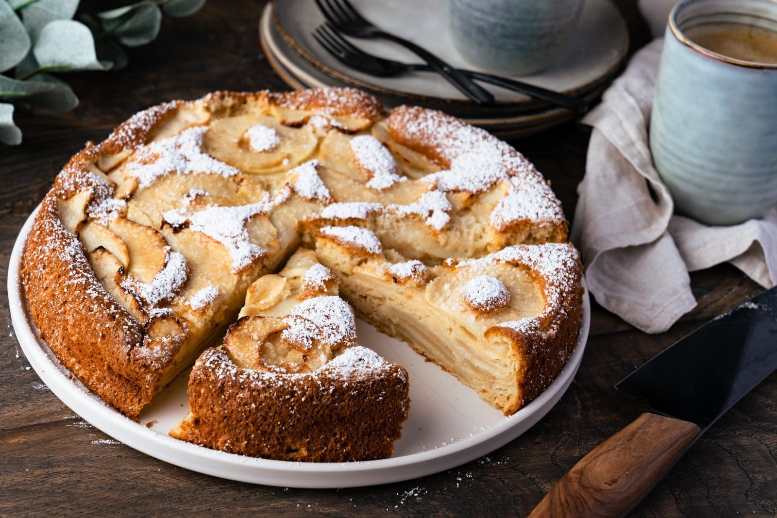 Saftiger Apfelkuchen ohne Butter. Mit wenig Zucker und viel Apfel 9 5870C8AE 4598 48D7 826F 31042F55D279 | Apfelkuchen ohne Butter und mit wenig Zucker. Fluffig durch Eischnee, mit rund 135 kcal je Stück, gebacken in der 25er Springform. Davon kann man auch ein Stück mehr essen.