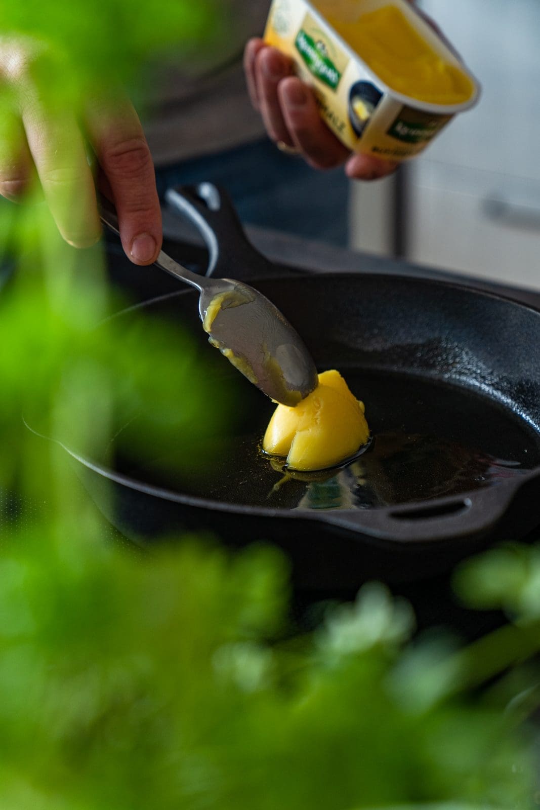 Cordon Bleu selber machen. Mit Senf-Knoblauch-Füllung aus der Pfanne 8 Butterschmalz schmilzt in der Pfanne