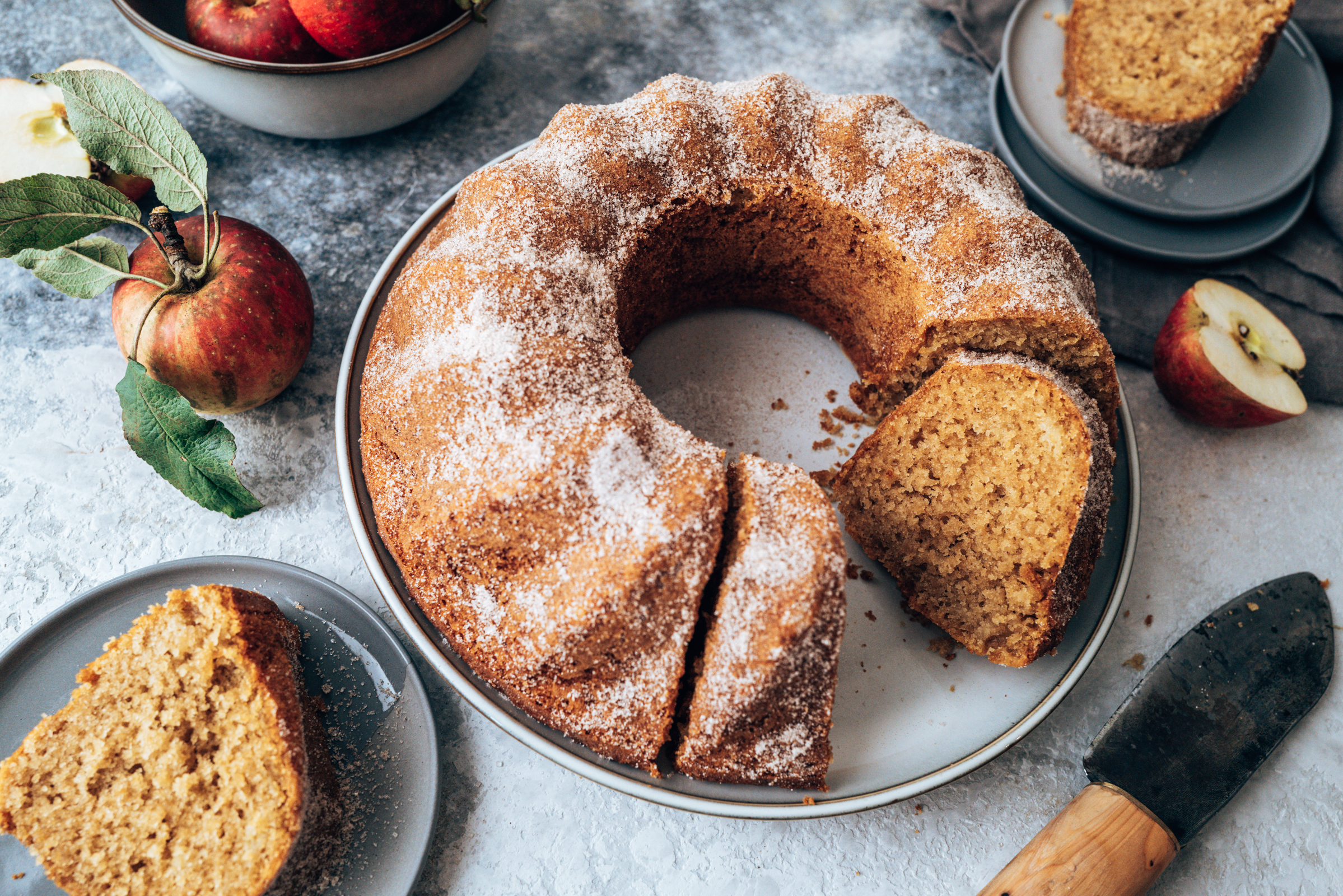 Rezept für unseren besten Apfel-Gugelhupf mit Cidre. Ein easy-peasy Rezept pünktlich zum Tag des Gugelhupfs.