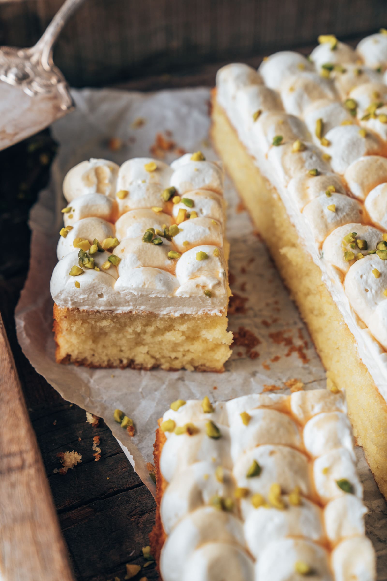 Saftiger Joghurtkuchen mit Honigcreme – Einfach & Schnell gebacken.