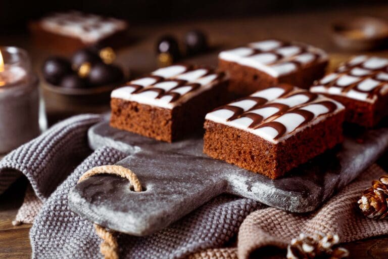 Gewuerzkuchen 2025 7 | Rotweinkuchen mit viel Kakao, Zimt, Nelken und kräftigem Rotwein. Saftiger Rührkuchen mit Rotweinguss und Schokolade. Klassiker für Herbst und Advent.