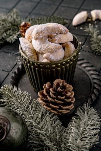 Plätzchenklassiker Vanillekipferl – hell gebacken und aromatisch