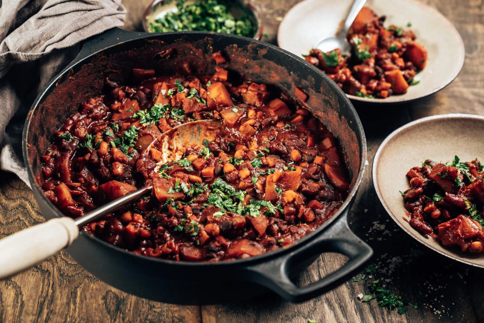 Kartoffel-Bohnenragout 2 Rezept für Kartoffel-Bohnenragout zum Veganuary. Soulfood für die kalten Tage. Ein veganes Schmorgericht, perfekt auch vorgekocht als Mealprep.