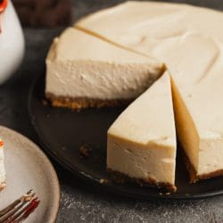 Rezept für den perfekten New York Cheesecake nach Martha Stewart. Mit einer leckeren Fruchtsauce als Topping.