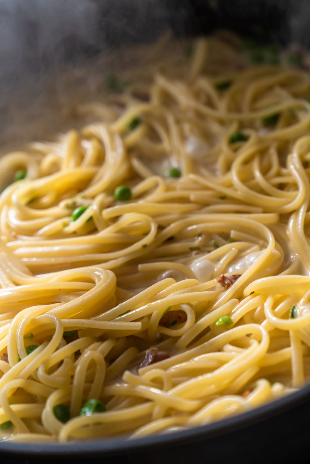 Rezept für Frühlingspasta mit Bärlauch und Limburger. Kölscher Bärlauch trifft auf Allgäuer Limburger Original. In 20 Minuten Fix auf dem Tisch.