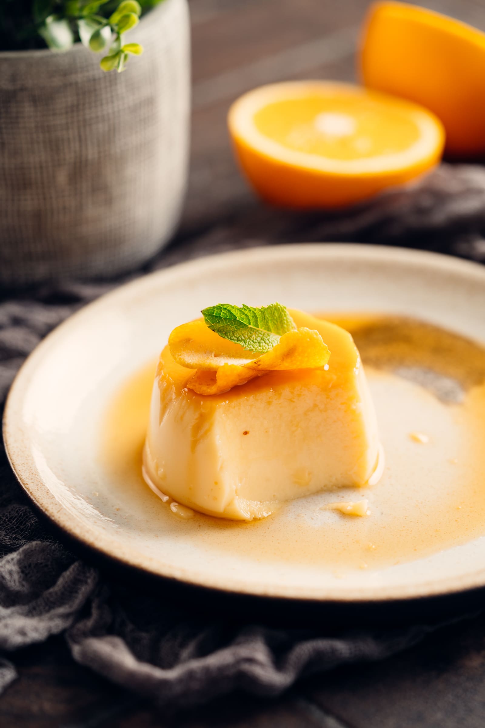 Festliche Desserts für Weihnachten – unsere schönsten Ideen für süße Festtage 5 Rezept für Karamell-Flan mit Orange. Schnell und einfach zubereitet ist der Flan jetzt schon unser neuer Dessertraum. Lasst Euch begeistern.